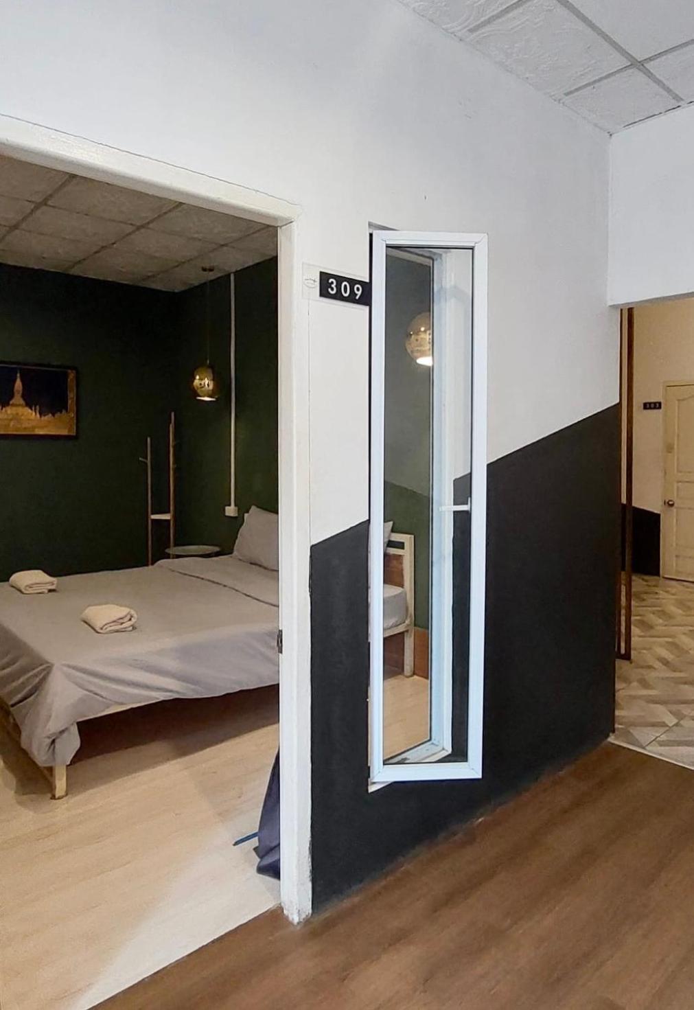 פקסה You Empire Hostel & Bar מראה חיצוני תמונה